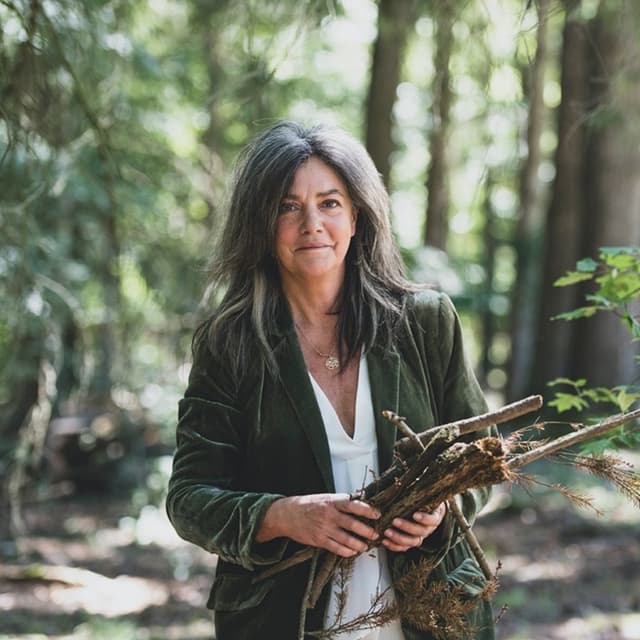 Anne-Caroline FREY