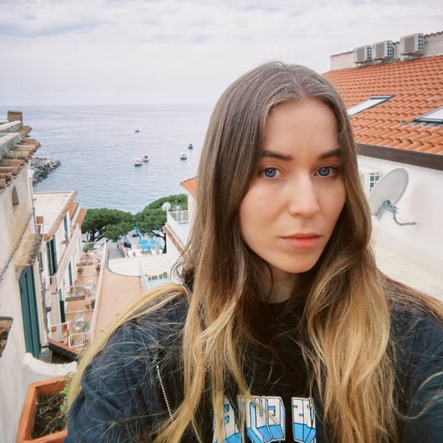 Anya D.