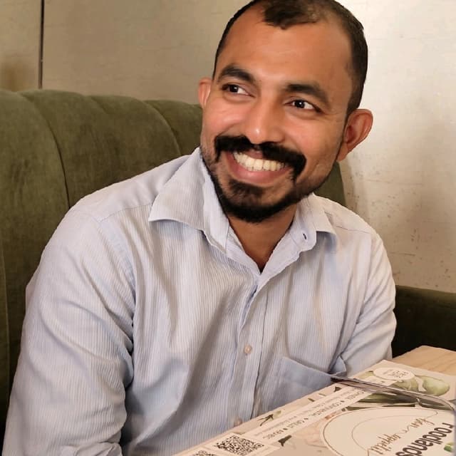 Manu J.