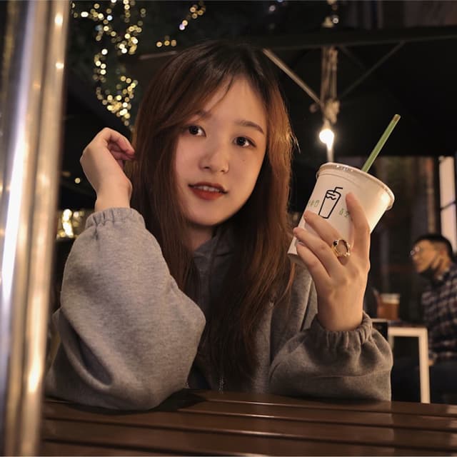 Chloe Zhou