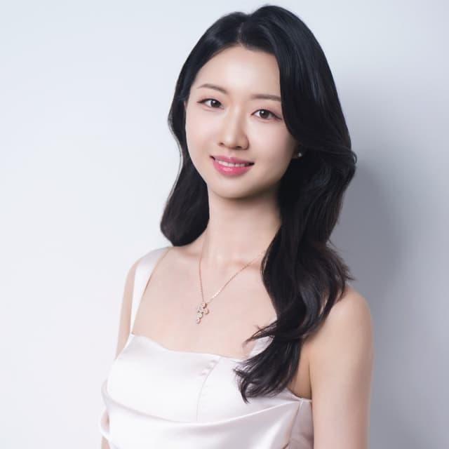 Claire Yoonji J.