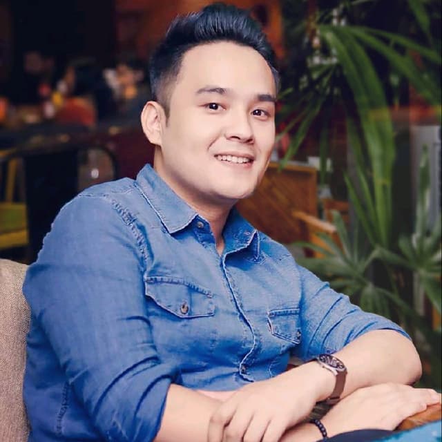 Dennis Akham