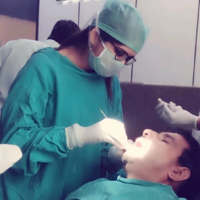 Dr.  Roopse