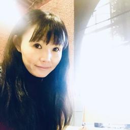 Emi Y.
