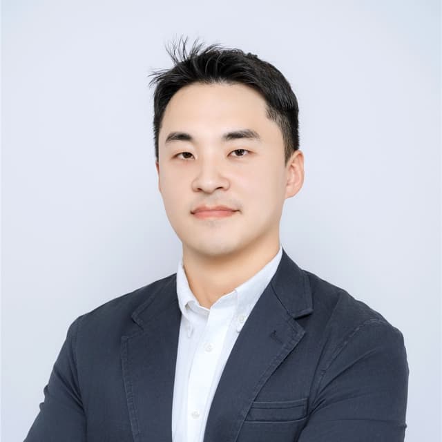 Eunchang Lee