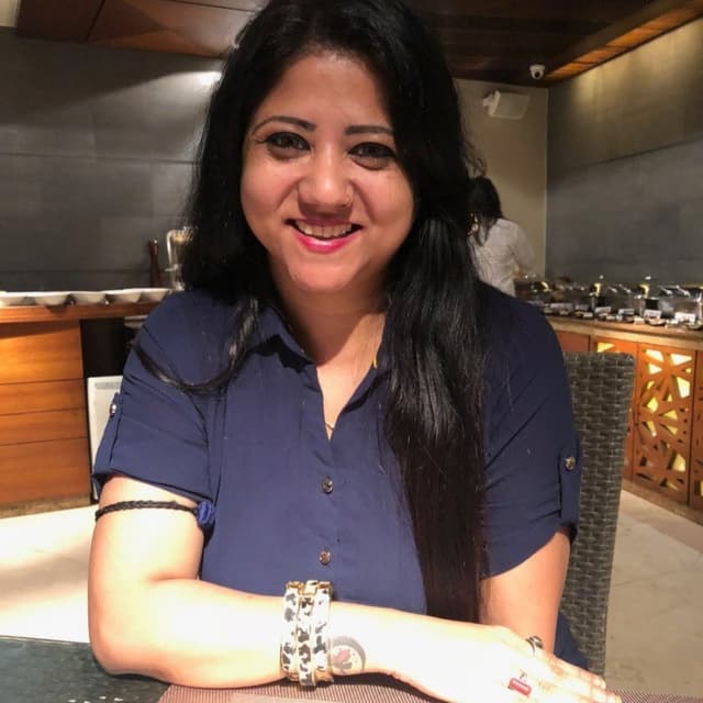 Hemali Dhyani  (헤말리 디야니)