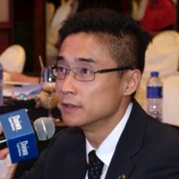 Huayi Dong