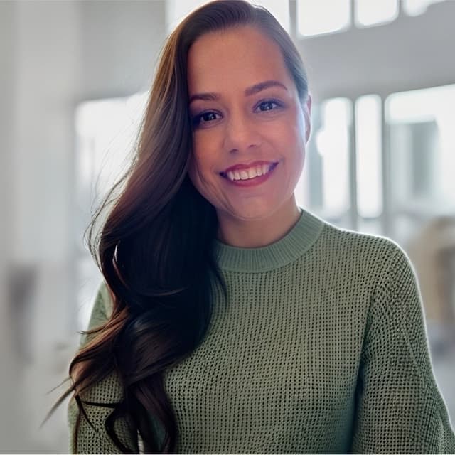 Joanna Kmiec, CHRL