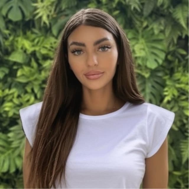 Julia Ayoub