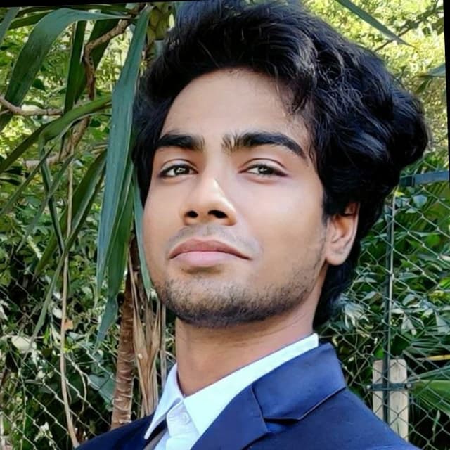 Karthikeswaren R