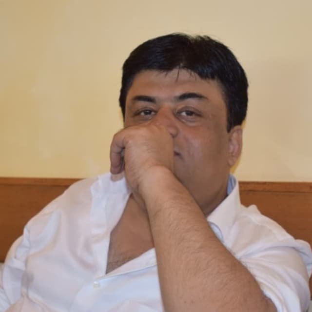 Shadab Q.