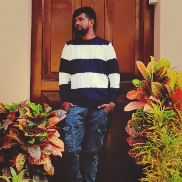Suresh  R