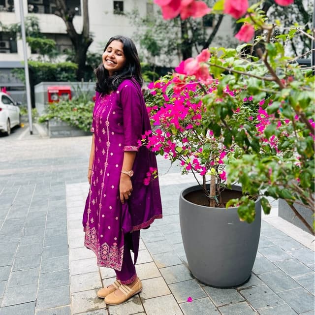 Suvetha R