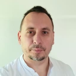 Tomasz M.