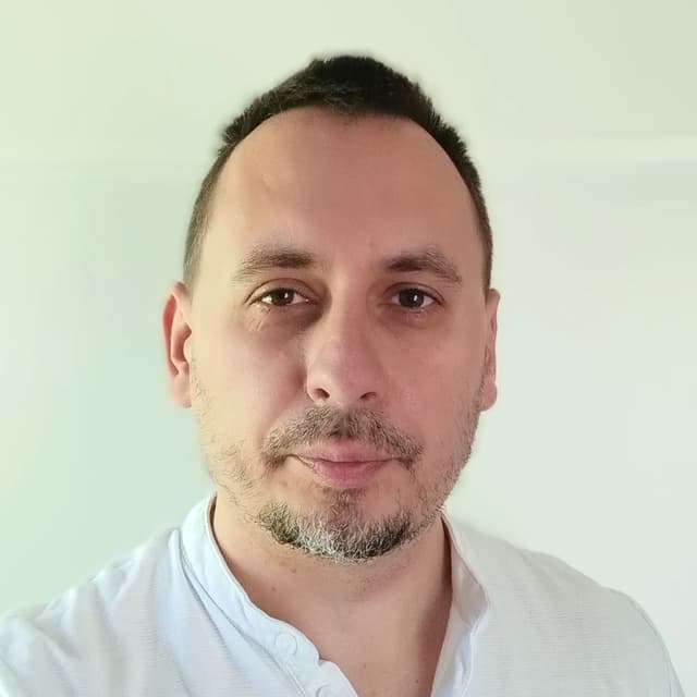 Tomasz M.