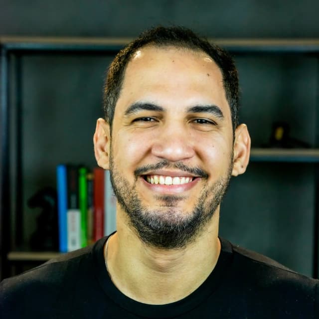 Toni Esteves