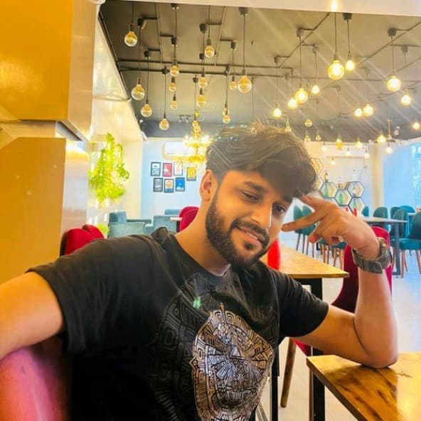 Vidit Y.
