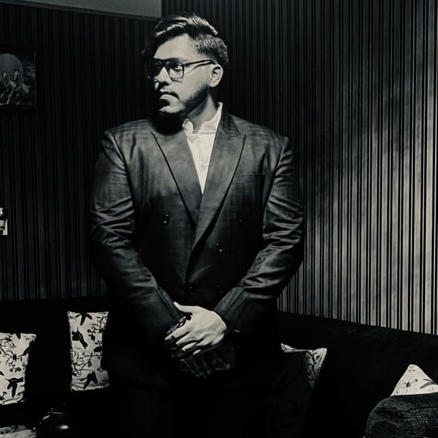 Yash Raj ⚡️